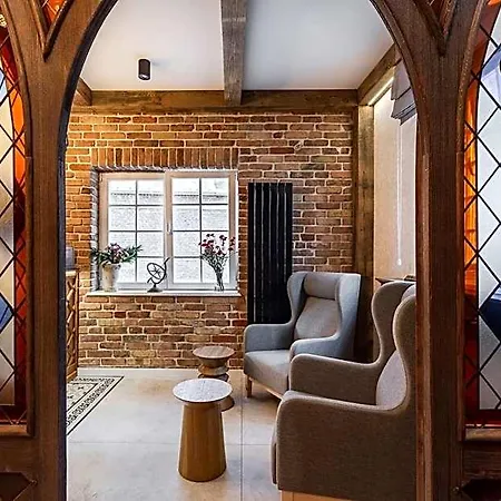Gotyk House 3*