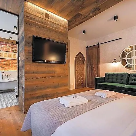 Gotyk House 3*