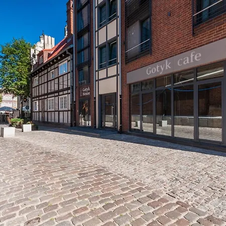 Aparthotel Gotyk House 4*