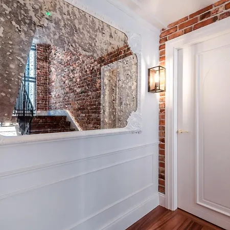 Gotyk House 3*
